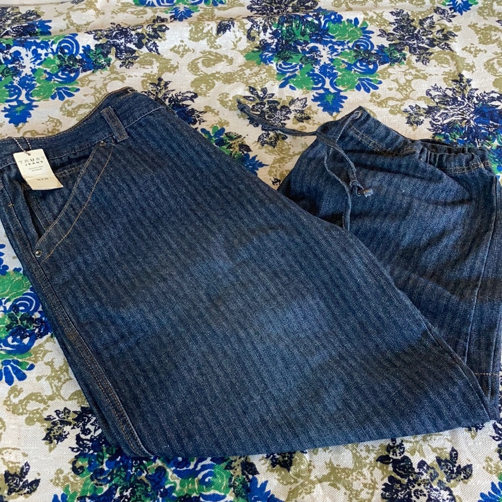 NWT, TRUST JEANS CROPPED CARGO PANTS